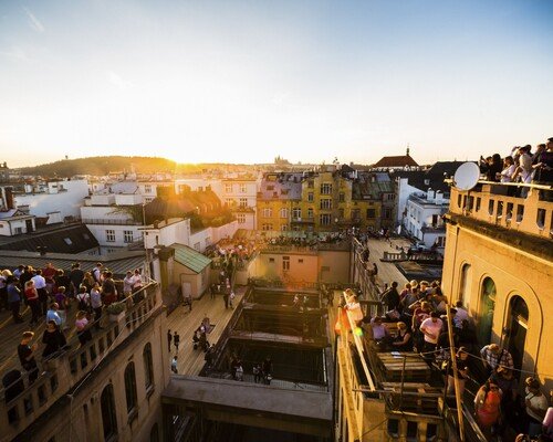 Nejlepší Rooftop bar a restaurace s výhledem na Prahu: Střecha Lucerny