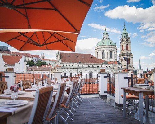 Nejlepší Rooftop bar a restaurace s výhledem na Prahu: Coda