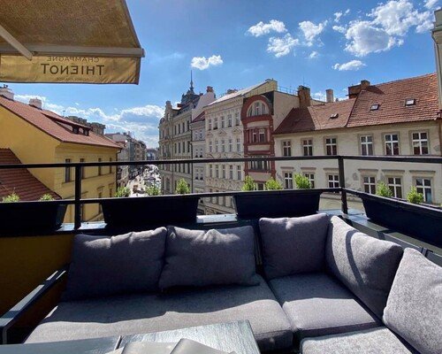 Nejlepší Rooftop bar a restaurace s výhledem na Prahu: Balcony Bar
