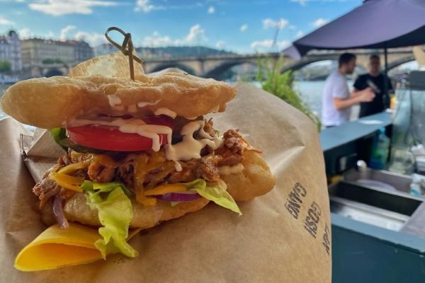 Best street food in Prague: Langoš