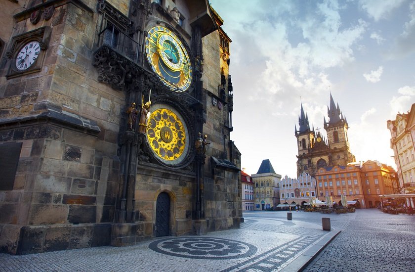 Staroměstský orloj a Týnský chrám