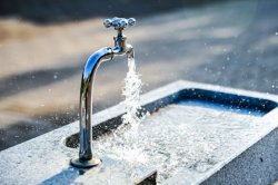 Kde v Praze doplnit vodu zdarma? Praktické tipy pro návštěvníky