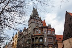 Krásná architektura v Pařížské ulici